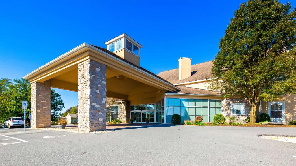 Best Western PLUS Revere Inn & Suites Main image 1